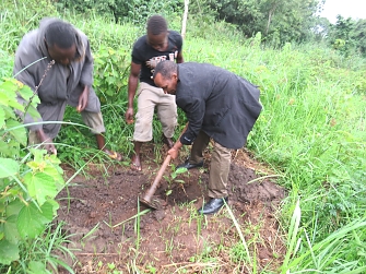 Mr. Simon Mando ( DLNRO-Kakonko) joined the community during the tree planting exercise.